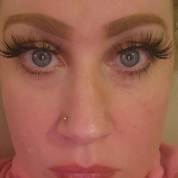 Lashes- Natural Eyelashes - Picture 6 of 8